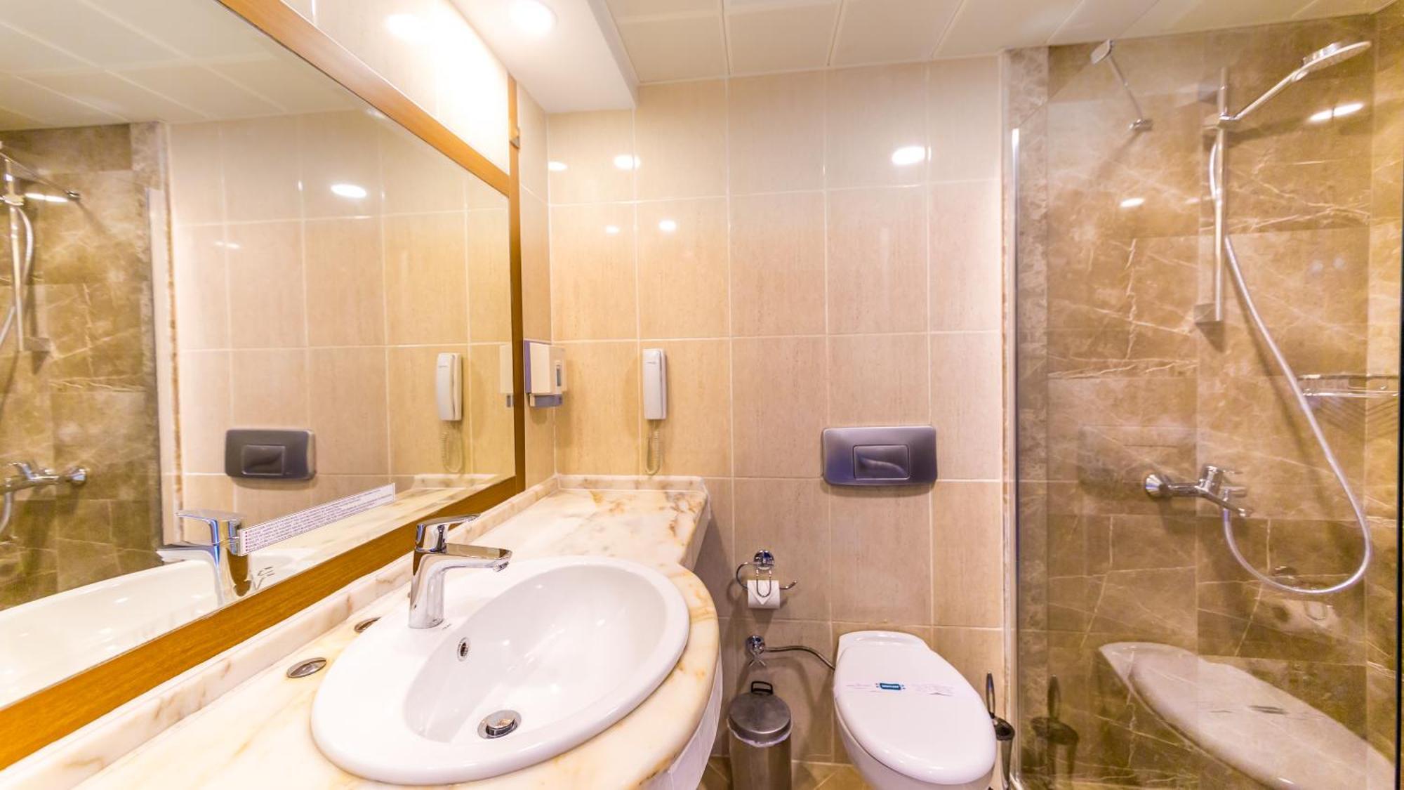 Standaard Driepersoonskamer in Hotel met Uitzicht op Zee